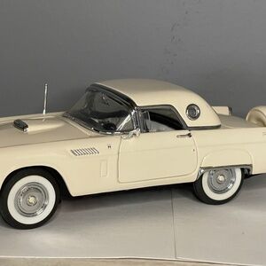 1956 Ford Thunderbird scale 1:24